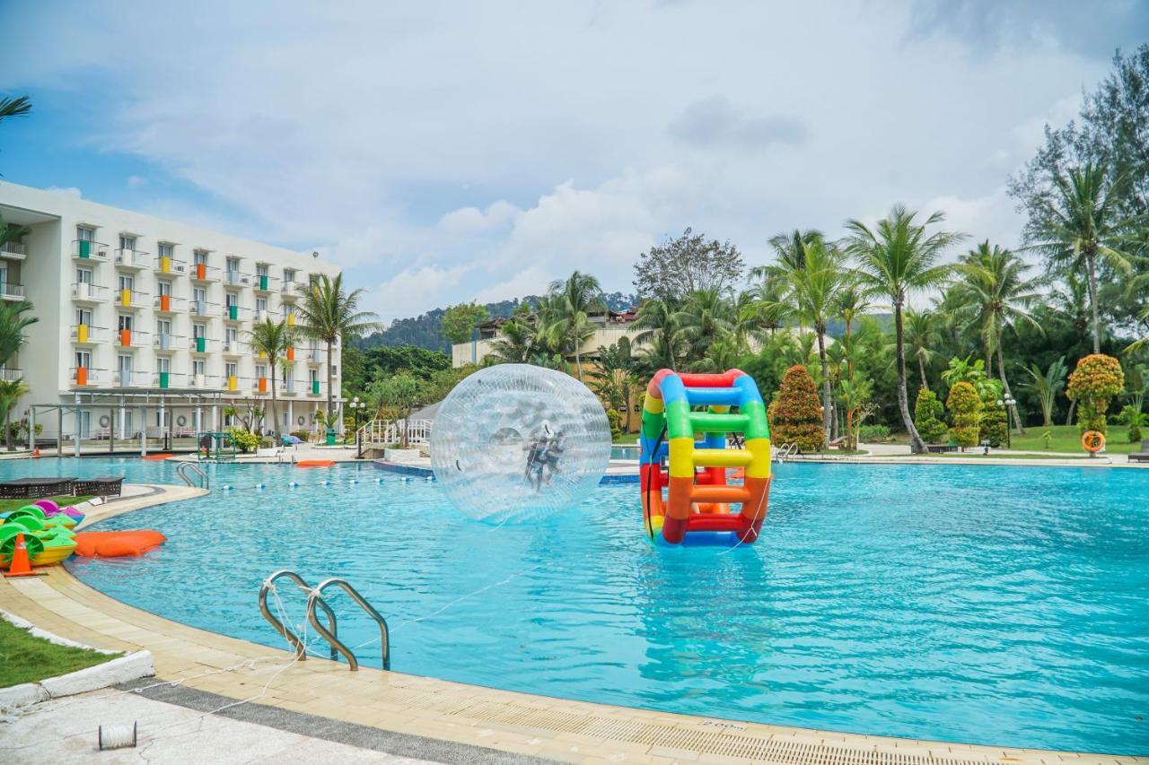 Harris Resort Batam Waterfront Sekupang Exterior photo