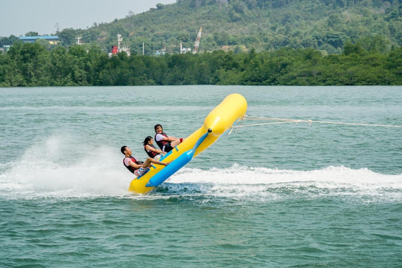Harris Resort Batam Waterfront Sekupang Exterior photo