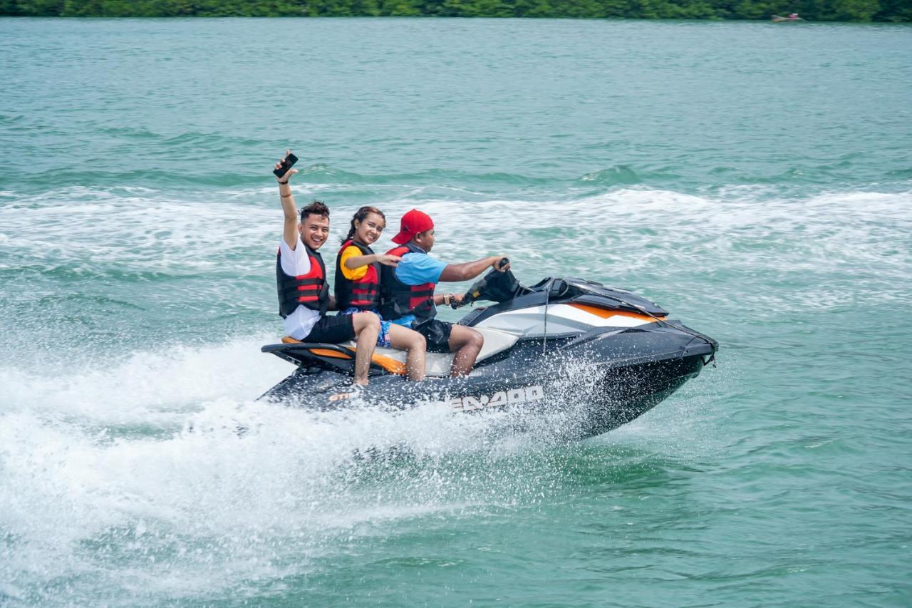 Harris Resort Batam Waterfront Sekupang Exterior photo