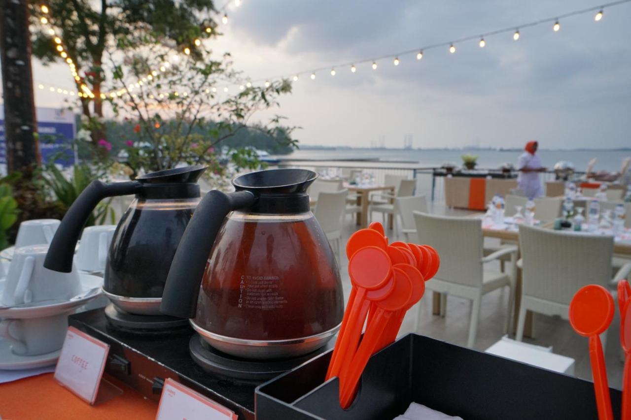 Harris Resort Batam Waterfront Sekupang Exterior photo