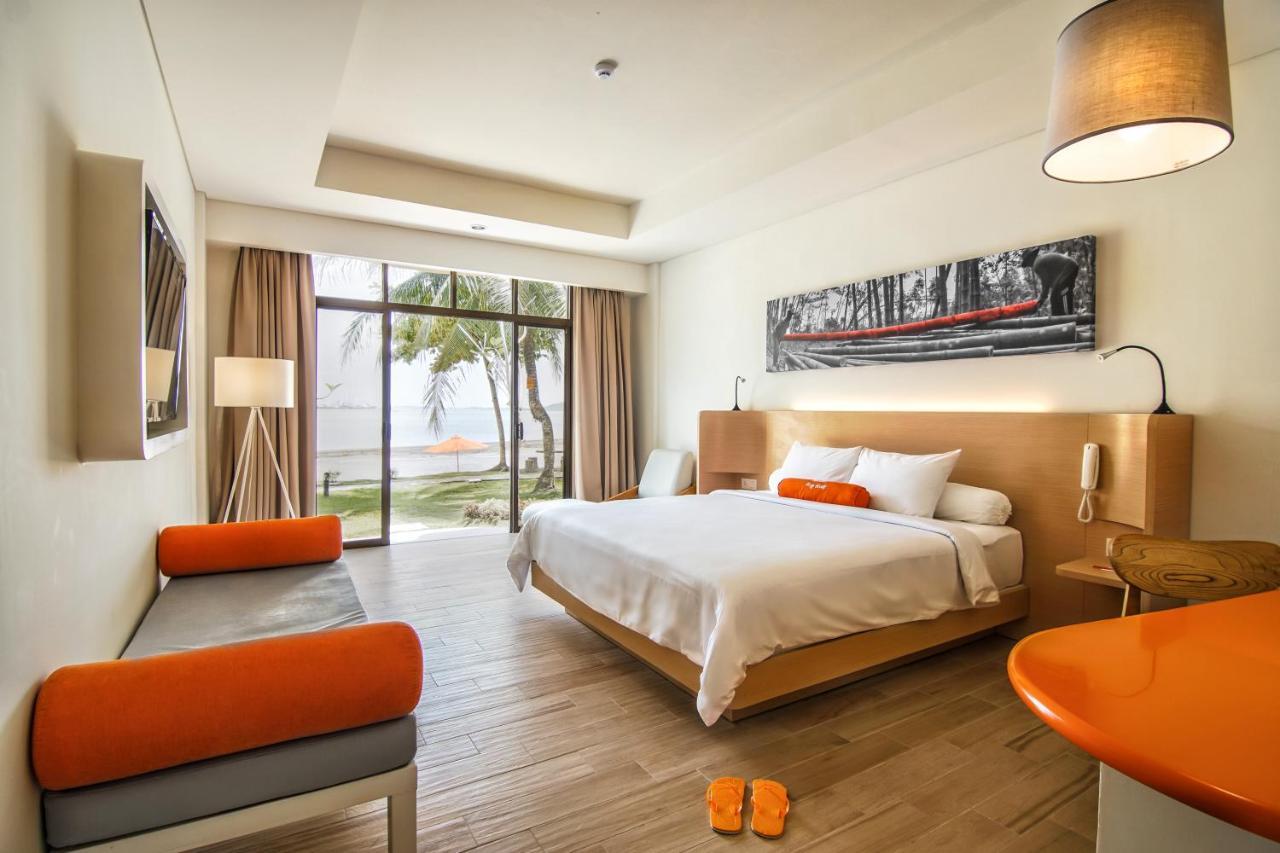 Harris Resort Batam Waterfront Sekupang Exterior photo